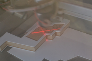 Illustration for article titled How A League Of Legends Trophy Is Made